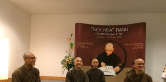 งานนิทรรศการลายพู่กัน หลวงปู่ติช นัท ฮันห์ by Manasikul