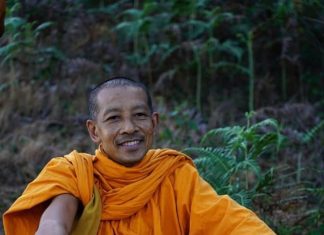 “ครูผู้สอนด้วยชีวิต”พระครูประโชติรัตนานุรักษ์ที่ข้าพเจ้ารู้จัก (๕) โดย พระมหาอภิชาติ ธมฺมาภินนฺโท พระครูประโชติรัตนานุรักษ์ ขอขอบคุณ ภาพถ่ายโดย พระมหาปฐมพงษ์ ญาณวํโส จริยธรรมแชนแนล สำนักงานส่งเสริมคุณธรรม จริยธรรม และความมั่นคงแห่งสถาบันชาติ พระศาสนา พระมหากษัตริย์ วัดสระเกศ