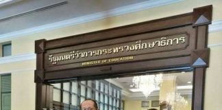 พระชาย วรธัมโม กับกัลยาณมิตรนำหนังสือร้องเรียนเรื่องทรงผมไปยื่นที่รัฐมนตรีว่าการกระทรวงศึกษาธิการ เมื่อวันที่ ๑๒ มีนาคม พ.ศ.๒๕๖๒