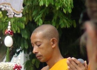 “พระผู้นำแสงสว่างสู่ ๓ จังหวัดชายแดนภาคใต้” พระครูประโชติรัตนานุรักษ์ที่ข้าพเจ้ารู้จัก (๖) : โดย พระมหาอภิชาติ ธมฺมาภินนฺโท พระครูประโชติรัตนานุรักษ์ ขอขอบคุณ ภาพถ่ายโดย พระมหาปฐมพงษ์ ญาณวํโส จริยธรรมแชนแนล สำนักงานส่งเสริมคุณธรรม จริยธรรม และความมั่นคงแห่งสถาบันชาติ พระศาสนา พระมหากษัตริย์ วัดสระเกศฯ