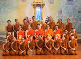 ข้างหลังภาพเรียลิตี้ ปีที่ ๘ “สามเณรปลูกปัญญาธรรม” ที่สวนโมกข์ โดย พระมหาอภิชาติ ธมฺมาภินนฺโท ขอขอบคุณ ภาพจาก facebook /trueplookpanya