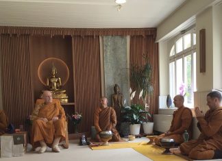 วาจาแห่งสติ โดย พระพิทยา ฐานิสสโร พระราชสุเมธาจารย์ (หลวงพ่อสุเมโธ) กับคณะสงฆ์วัดธรรมปาละ : คอลัมน์ บาตรเดียวท่องโลก :วาจาแห่งสติ โดย พระพิทยา ฐานิสสโร