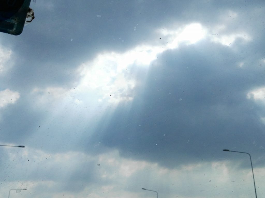 แสงสว่างกลางฝนพรำ Photo by Manasikul