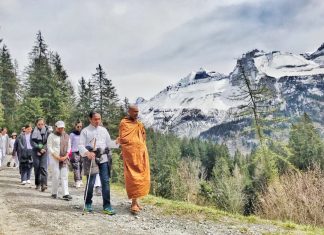 สละตัวตนเพื่อเข้าถึงธรรม โดย พระพิทยา ฐานิสสโร สละตัวตนเพื่อเข้าถึงธรรม : พระพิทยา ฐานิสสโร
