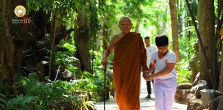 พระครูนิโครธรรมาภรณ์ ( หลวงตาเอนก ยสทินฺโท ) ขอขอบคุณ ภาพจาก fb สามเณรปลูกปัญญาธรรมปีท่ ๗