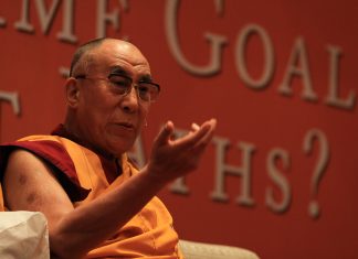 การฝึกโพธิจิต …วิธีปฏิบัติของพระโพธิสัตว์ ๓๗ ประการ โดย องค์ดาไลลามะ ขอขอบคุณ ภาพการเสวนา "หนึ่งจุดหมายหลายหนทาง " ประเทศอินเดีย จากหอจดหมายเหตุพุทธทาสฯ