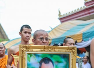 รำลึกวันวาน… มโนปณิธาน พระราชกิจจาภรณ์ (ตอนที่ ๓๗) : คารวาลัย “พระใบฎีกาธีรศักดิ์ ธมฺมธีโร” ต่อลมหายใจพระพุทธศาสนา “พระวิทยากรกระบวนธรรม” ผู้สละชีวิตเพื่อรักษาสามเณรน้อย ขอขอบคุณ ภาพจาก สำนักงานส่งเสริมคุณธรรม จริยธรรม และความมั่นคงแห่งสถาบันชาติ พระศาสนา พระมหากษัตริย์ วัดสระเกศ