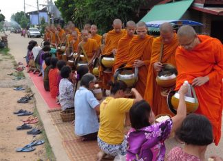 รำลึกวันวาน…มโนปณิธาน พระราชกิจจาภรณ์ (ตอนที่ ๔๓) บิณฑบาต กับ บทบาทพระพี่เลี้ยง และ อนุสติจากแม่