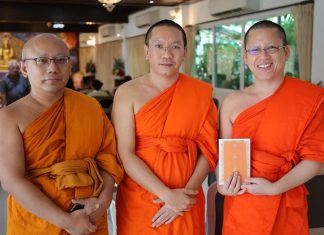 เขียนจดหมายถึงพระพุทธเจ้า …เรื่องที่อยากเล่าให้พระพุทธเจ้าฟัง ตอนที่ ๙ เรื่อง “คิดถึงบ้านเกิด” โดย พระใบฎีกาคทาวุธ คเวสกธมฺโม จากซ้าย พระมหาขวัญชัย กิตฺติเมธี ป.ธ.๙, ดร. , พระมหาอภิชาติ ธมฺมาภินนฺโท และ พระมหาไกรวรรณ์ ชินทตฺติโย ป.ธ.๙,ดร. ในงานเสวนาเปิดตัวหนังสือ “ลมหายใจชายแดนใต้ :บนเส้นทางแห่งศรัทธา” จัดพิมพ์โดย สถาบันพัฒนาพระวิทยากร โดยมีพระราชกิจจาภรณ์ ผู้ช่วยเจ้าอาวาสวัดสระเกศ และเลขานุการสำนักงานส่งเสริมคุณธรรม จริยธรรม และความมั่นคงแห่งสถาบันชาติ พระศาสนา พระมหากษัตริย์ ที่สนับสนุนการทำงานให้ทุนทรัพย์ และให้ปัญญา จนก่อเกิดหนังสือเล่มนี้ขึ้นมา ซึ่งได้จัดงานเสวนาขึ้น ณ ศาลาหลวงพ่อโชคดี วัดสระเกศ ราชวรมหาวิหาร เมื่อวันที่ ๑๕ มีนาคม พ.ศ.๒๕๖๑
