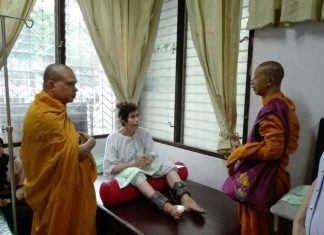 พระครูโฆษิตสุตาภรณ์ และ พระครูประโชติรัตนานุรักษ์ ออกเยี่ยมผู้ป่วยในทุกพื้นที่