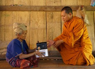 กว่าจะเป็นสารคดีชุด “ปกาเกอะญอ นักบุญแห่งขุนเขา” (ตอนที่ ๒)” พลังจากสังฆะ และสามัคคีในชุมชน คือสิ่งที่ควรรักษา โดย พระมหาปฐมพงษ์ ญาณวํโส พระมหา ดร.ฐานันดร เขมปญฺโญ ลงพื้นที่แจกวิทยุธรรมะ