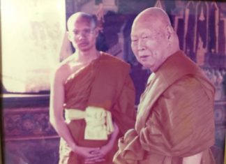 รำลึกวันวาน…มโนปณิธาน พระราชกิจจาภรณ์ (เทอด ญาณวชิโร) ตอนที่ ๕๒ “พลังแห่งพุทธานุภาพ จากพระพุทธเจ้าถึง ปฏิปทาหลวงพ่อสมเด็จฯ พระเถระผู้ปิดทองหลังพระ” พระราชกิจจาภรณ์ (เทอด ญาณวชิโร) ในขณะนั้น เมื่อครั้งนังเป็นพระมหาเทอด ญาณวชิโร กับสมเด็จพระพุฒาจารย์ (เกี่ยว อุปเสณมหาเถร) พระอุปัชฌาย์