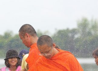 รำลึกวันวาน…มโนปณิธาน พระราชกิจจาภรณ์ (เทอด ญาณวชิโร) ตอนที่ ๕๘ “เปลือกรักษาแก่น พิธีกรรม สานต่อลมหายใจแห่งพระพุทธองค์” พระราชกิจจาภรณ์ (เทอด ญาณวชิโร ) และ พระราชอุปเสณาภรณ์ (สังคม ญาณวฑฺฒโน) ในขณะน้ัน ที่พระเจดีย์บ้านปากน้ำ บุ่งสระพัง จังหวัดอุบลราชธานี ปีพ.ศ.๒๕๕๘