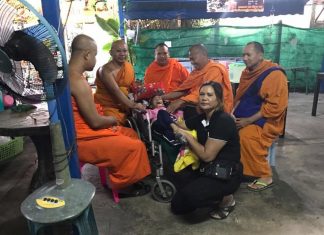 วัดกับบ้านแยกกันอยู่ได้จริงหรือ โดย กิตติเมธี ขอขอบคุณ ภาพจาก พระธรรมทูตอาสา ๕ จังหวัดชายแดนใต้ โครงการ "เยี่ยมพระพบปะัโยม" ปีพ.ศ.๒๕๕๙ สำนักงานส่งเสริมคุณธรรม จริยธรรม และความมั่นคงแห่งสถาบันชาติ พระศาสนา พระมหากษัตริย์ วัดสระเกศ