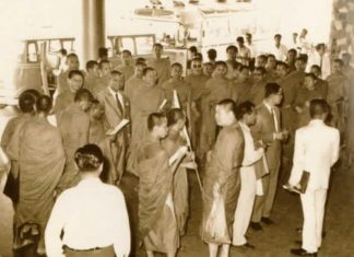 สมเด็จพระพุฒาจารย์ (เกี่ยว อุปเสณมหาเถระ) เมื่อครั้งดำรงสมณศักดิ์ พระพรหมคุณาภรณ์ เลขาธิการมหาจุฬาลงกรณราชวิทยาลัย