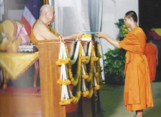 ท่านอาจารย์เจ้าคุณพระราชกิจจาภรณ์ (เทอด ญาณวชิโร) ในขณะนั้น เมื่อครั้งเรียนจบในระดับปริญญาโท สาขาวิชาปรัชญา จากมหาวิทยาลัยมหาจุฬาลงกรณราชวิทยาลัย โดย เจ้าประคุณสมเด็จพระพุฒาจารย์ (เกี่ยว อุปเสณมหาเถระ) เป็นผู้ประสาทปริญญาบัตร