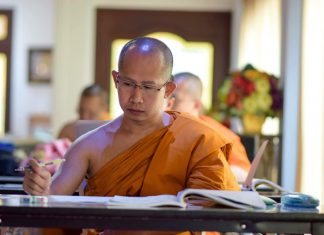 ความงดงามที่เกิดบนหยาดน้ำตา โดย มหาลาโภ ภิกขุ พระมหาอมร มหาลาโภ ขอขอบคุณ ภาพถ่ายจาก สำนักงานส่งเสริมคุณธรรม จริยธรรม และความมั่นคงแห่งสถาบันชาติ พระศาสนา พระมหากษัตริย์ วัดสระเกศ