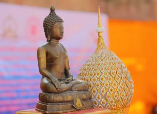“ด้วยแรงแห่งศรัทธา : กตัญญูกตเวทิตา เครื่องหมายแห่งคนดี” เขียนโดย พระจักกฤช สุทฺธจิตโต ขอขอบคุณ ภาพพระพุทธรูปในงานบรรพชาและอุปสมบทพระนวกะโพธิ ที่พุทธคยา ประเทศอินเดีย ภาพถ่ายโดย พระมหาปฐมพงศ์ ญาณวํโส จริยธรรมแชนแนล สำนักงานส่งเสริมคุณธรรม จริยธรรม และความมั่นคงแห่งสถาบันชาติ พระศาสนา พระมหากษัตริย์ วัดสระเกศ
