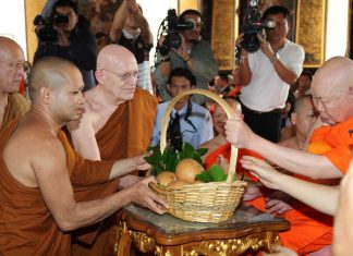 พระพรหมวชิรญาณ (โรเบิร์ต สุเมโธ) กับ สมเด็จพระพุฒาจารย์ (เกี่ยว อุปเสโณ)