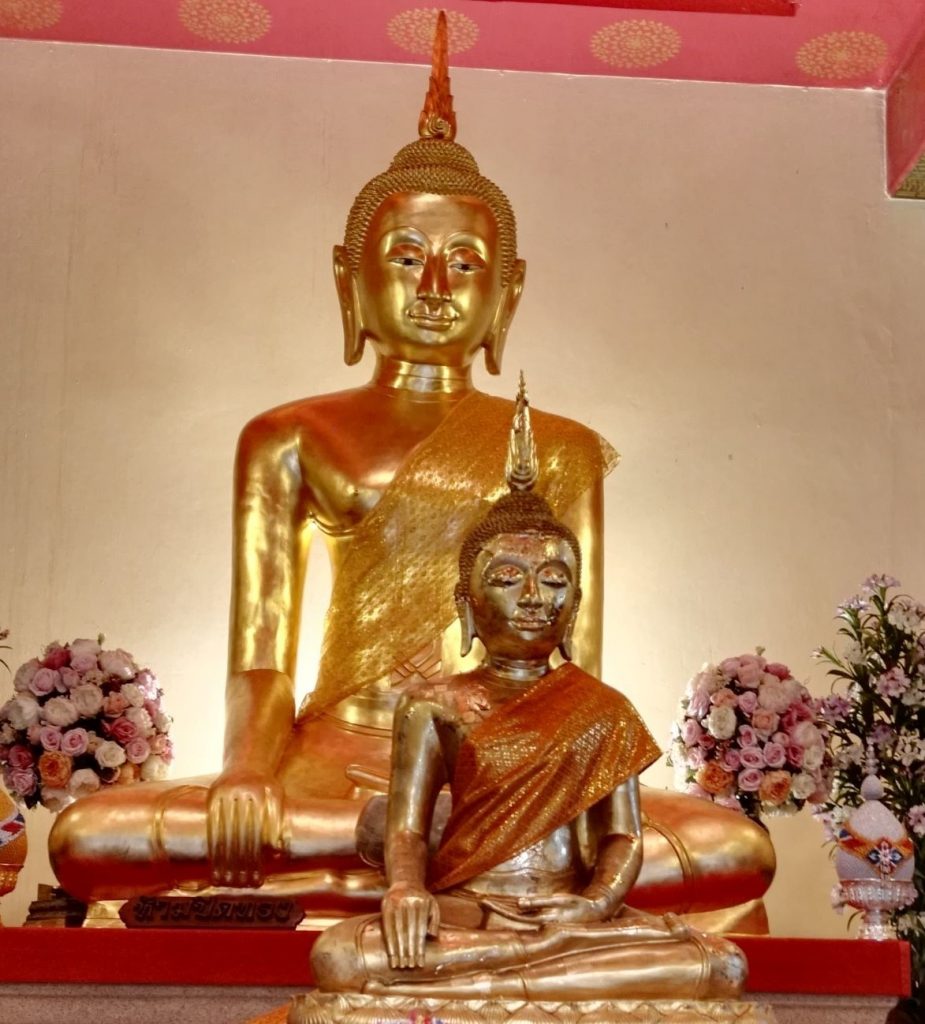 "หลวงพ่อดำ วัดสระเกศฯ" ภาพถ่ายโดย มนสิกุล