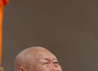 สมเด็จพระพุฒาจารย์ (เกี่ยว อุปเสโณ) : กราบขอบพระคุณ ภาพจากสำนักงานส่งเสริมคุณธรรม จริยธรรม และความมั่นคงแห่งสถาบันชาติ พระศาสนา พระมหากษัตริย์ วัดสระเกศฯ