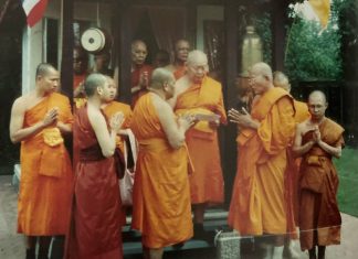 วิถีแห่งผู้นำ : สมเด็จพระพุฒาจารย์ (เกี่ยว อุปเสณมหาเถร) ๖๐. ตั้งตัวดีแล้ว ก็เดินหน้ากันต่อไป เรียบเรียงโดย พระครูอมรโฆสิต (ปรีชา สาเส็ง) เจ้าประคุณสมเด็จพระพุฒาจารย์ (เกี่ยว อุปเสโณ) ประกกบพิธีผูกพัทธสีมา วัดไทยเดนมาร์กพรหมวิหาร ประเทศเดนมาร์ก