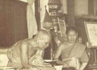 สมเด็จพระพุฒาจารย์ (เกี่ยว อุปเสโณ) และ สมเด็จพระอริยวงศาคตญาณ (อยู่ ญาโณทยมหาเถร) สมเด็จพระสังฆราช สกลมหาสังฆปริณายก พระอุปัชฌาย์