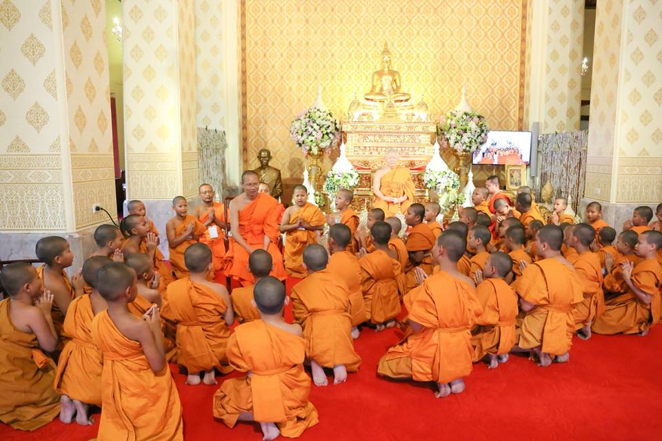 พระอาจารย์เทอด ญาณวชิโร (อดีตพระราชกิจจาภรณ์) ราวปีพ.ศ.๒๕๕๙ กราบขอบพระคุณ ภาพจากสำนักงานส่งเสริมคุณธรรม จริยธรรม และความมั่นคงแห่งสถาบันชาติ พระศาสนา พระมหากษัตริย์ วัดสระเกศฯ