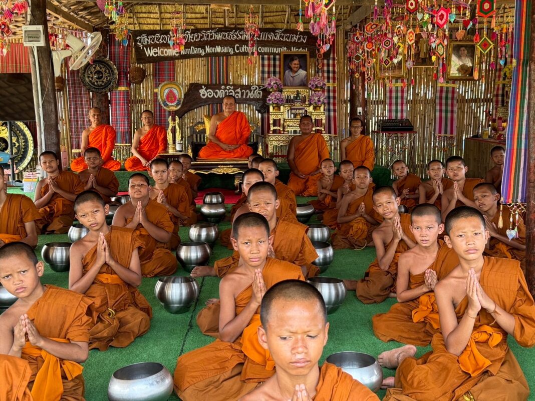 ท่านอาจารย์เจ้าคุณให้กำลังใจสามเณร