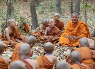 “พระสงฆ์หนึ่งรูป สร้างคุณูปการให้สังคมประมาณค่ามิได้”เรียนรู้ประวัติและปณิธานการบวชของ พระมหาติ่ง มหิสฺสโร,ดร. กับการอุทิศตนเพื่อเผยแผ่พระพุทธศาสนาในด้านสาธารณสงเคราะห์