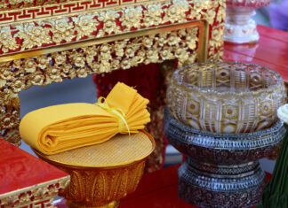 บันทึก พิธีอัญเชิญน้ำสรงและผ้าเหลืองพระราชทาน สำหรับสรงต้นพระศรีมหาโพธิ์ และห่มพระประธานในพระอุโบสถ ณ วัดสระเกศ ราชวรมหาวิหาร ในวันมหาสงกรานต์ รับปีใหม่ไทย ๑๕ เมษายน พุทธศักราช ๒๕๖๙