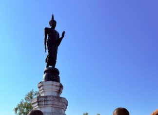 (๓) “ความเงียบอันประเสริฐ” รหัสธรรมพระเตมีย์ “จาก ทศชาติ ปณิธานมหาบุรุษไม่เปลี่ยนแปลง ถึง ลูกผู้ชายต้องบวช” สามเณรพุทธศากยบุตร ธุดงค์จากพุทธสถานฮ่องธรรมฯ จังหวัดศรีสะเกษ สู่เกาะพวง จังหวัดสุรินทร์