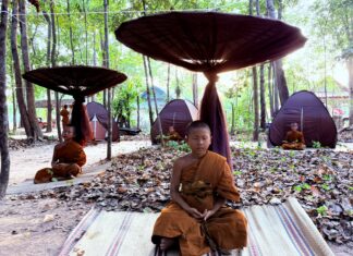 (๖) “ท่องสามแดนโลกธาตุ : รหัสธรรมพระเนมิราช“ จาก ทศชาติ ปณิธานมหาบุรุษไม่เปลี่ยนแปลง ถึง ลูกผู้ชายต้องบวช” สามเณรพุทธศากยบุตร จาริกธุดงค์ถวายเป็นพระราชกุศลแด่ สมเด็จพระนางเจ้าสิริกิติ์ พระบรมราชินีนาถ พระบรมราชชนนีพันปีหลวง ณ พุทธสถานฮ่องธรรม ฮ่องคำอีสาน จังหวัดศรีสะเกษ