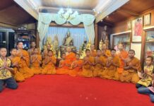 สามเณรพุทธศากยบุตร ฮ่องธรรม ฮ่องคำอีสาน กราบถวายสักการะท่านอาจารย์เจ้าคุณ พระราชกิจจาภรณ์ ก่อนเดินทางเข้าสำนักเรียน ศึกษาต่อ หลังจบโครงการฯ