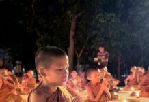 (๗) “รหัสธรรมแห่งปัญญา : พระมโหสถบัณฑิต” จาก ทศชาติ ปณิธานมหาบุรุษไม่เปลี่ยนแปลง ถึง ลูกผู้ชายต้องบวช” สามเณรพุทธศากยบุตร จุดประทีปถวายเป็นพระราชกุศลแด่ สมเด็จพระนางเจ้าสิริกิติ์ พระบรมราชินีนาถ พระบรมราชชนนีพันปีหลวง ณ พุทธสถานฮ่องธรรม ฮ่องคำอีสาน จังหวัดศรีสะเกษ