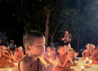 (๗) “รหัสธรรมแห่งปัญญา : พระมโหสถบัณฑิต” จาก ทศชาติ ปณิธานมหาบุรุษไม่เปลี่ยนแปลง ถึง ลูกผู้ชายต้องบวช” สามเณรพุทธศากยบุตร จุดประทีปถวายเป็นพระราชกุศลแด่ สมเด็จพระนางเจ้าสิริกิติ์ พระบรมราชินีนาถ พระบรมราชชนนีพันปีหลวง ณ พุทธสถานฮ่องธรรม ฮ่องคำอีสาน จังหวัดศรีสะเกษ